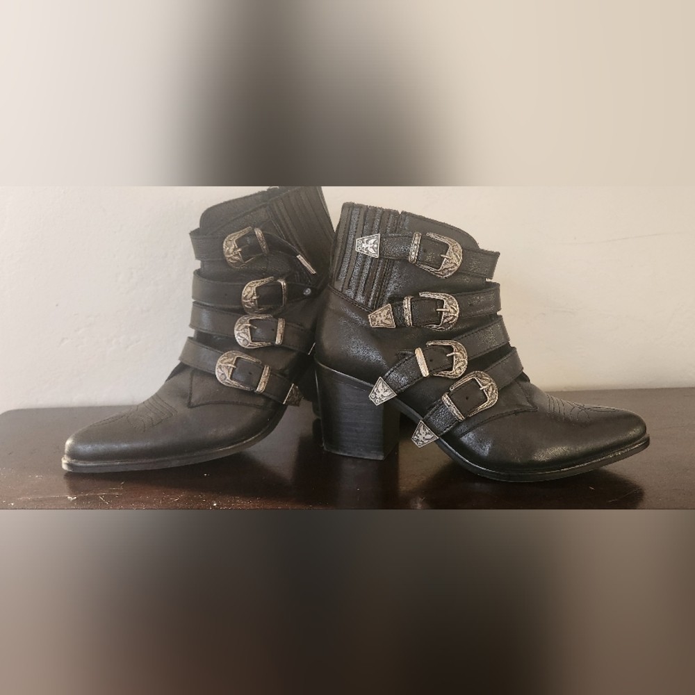 Steve Madden size 8 booties